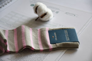 Luxury socks for men, creamy grey with pink stripes, made from soft Egyptian cotton