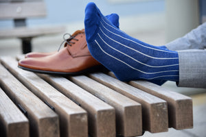 Blue dress socks for men, ribbed with grey pinstripes, made in Italy