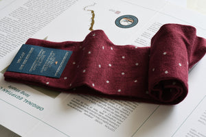 Premium cotton socks for men, burgundy with grey dots